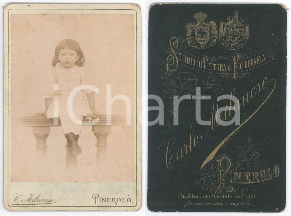 Fotografia d epoca originale 1890 ca PINEROLO Bambina su balaustra  Ritratto  Foto Carlo MILANESE 1