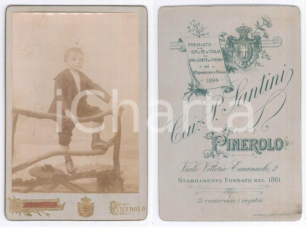 1895 ca PINEROLO Bambino con staccionata - Ritratto *Foto Pietro SANTINI 11x16 Fotografia d'epoca su cartoncino rigido. CONDIZIONI:GOOD/buono lievi macchieFORMATO: 11x16 cm originale e autentica 1
