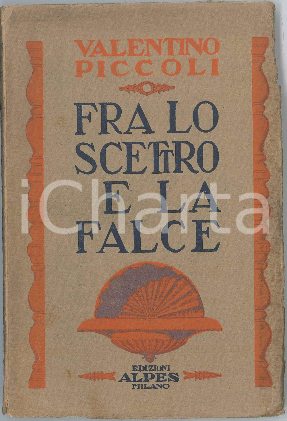 1926 Valentino PICCOLI Fra lo scettro e la falce - Edizioni ALPES Milano Pubblicazione d'epoca. EDITORE: Edizioni Alpes - MilanoPAGINE: 238 POOR/danneggiato lievi aloni in copertina, mancanza all'angolo superiore destro della copertina Formato: 13x20  cm originale e autentica 1