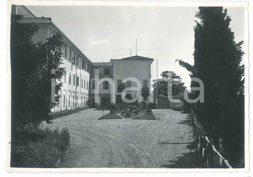 Fotografia d epoca originale 1950 ca Area di ARCORE  BRIANZA  Corte di una villa  Fotografia 16x11 cm 1