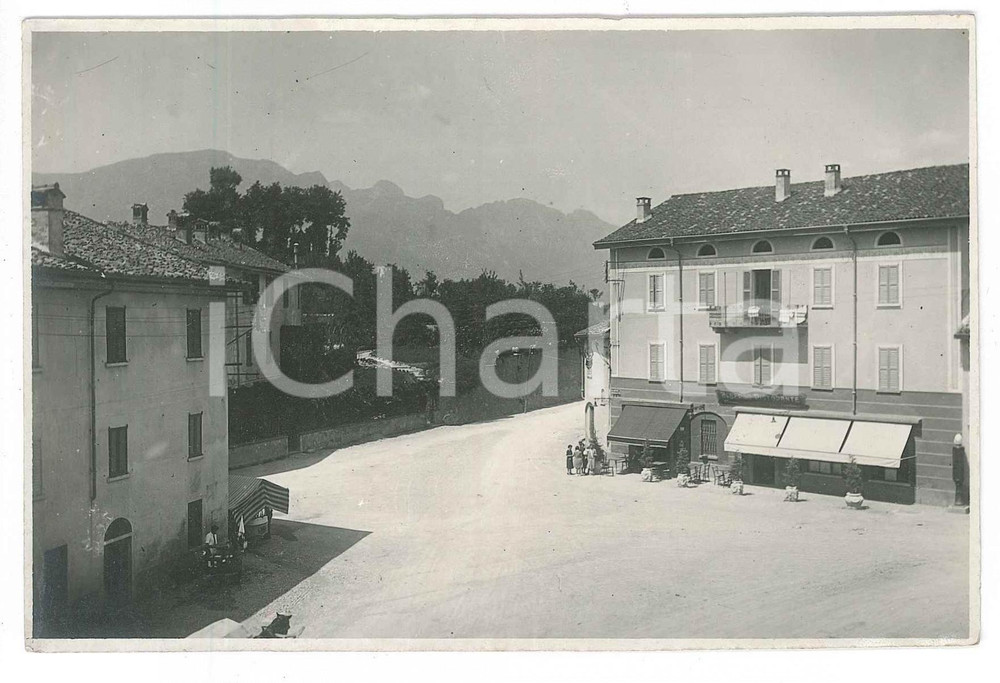 Fotografia d epoca originale 1930 ca BRIANZA Vita di paese 2 Fotografia anonima ANIMATA 14x9 cm 1