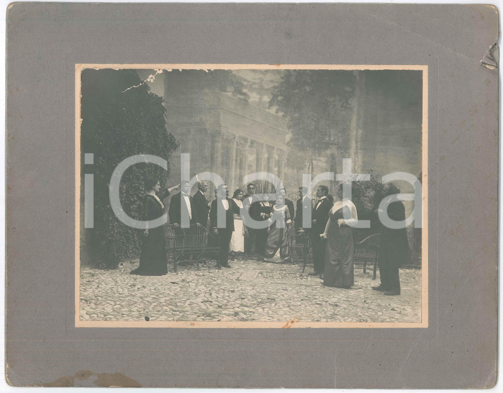 Fotografia d epoca originale 1917 ITALIA TEATRO ? Gruppo con sfondo classico 2 Foto anonima 33x26 cm 1