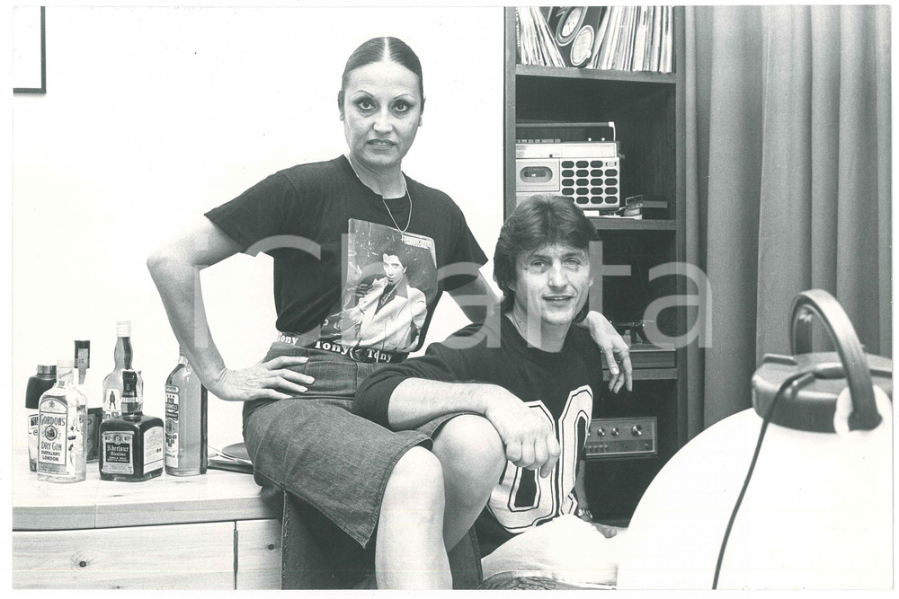 Fotografia d epoca originale 1975 ca ITALIA  MUSICA Tony RENIS Elettra MORINI Foto 30x20 cm 2 1