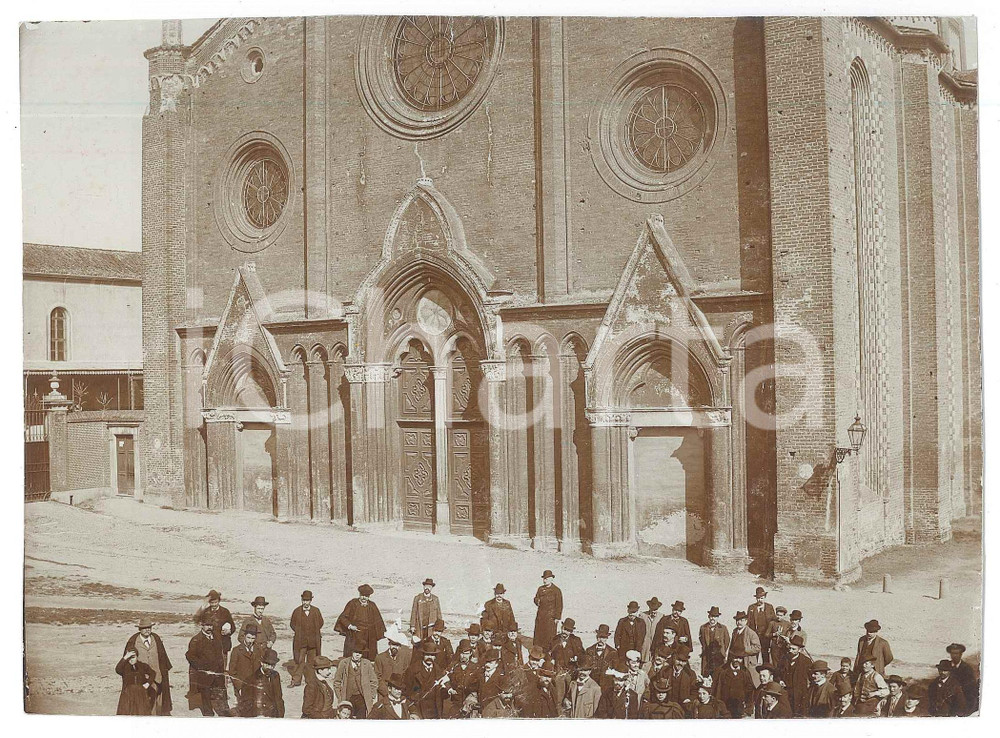 Fotografia d epoca originale 1910 ca ASTI Gruppo davanti alla Cattedrale di Santa Maria Assunta Foto GABINIO 1
