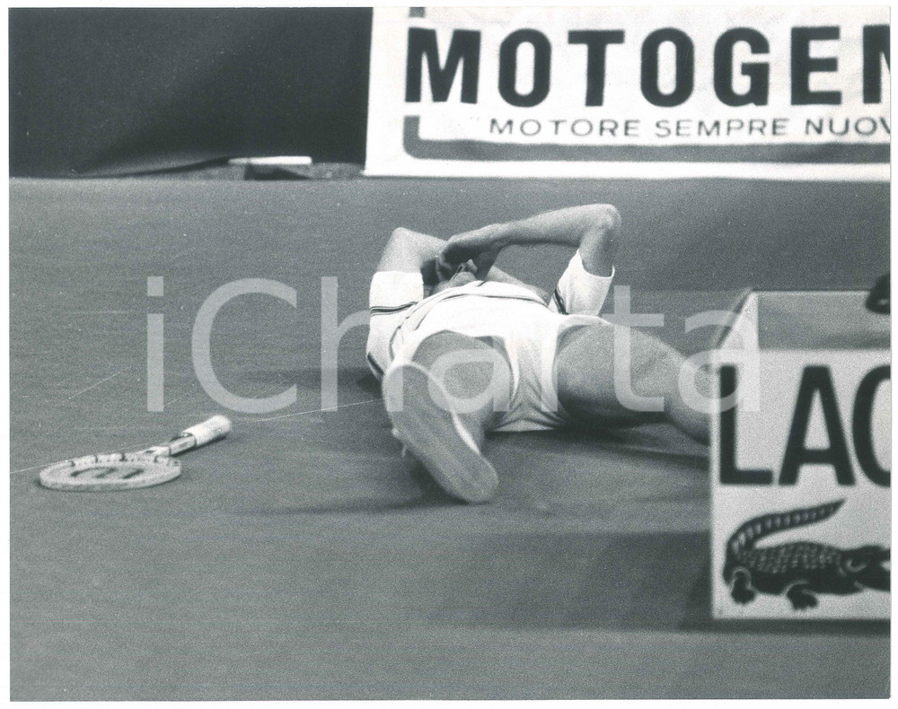 Fotografia d epoca originale 1978 ITALIA  TENNIS Vitas GERULAITIS al termine del match  Foto 30x24 cm 1