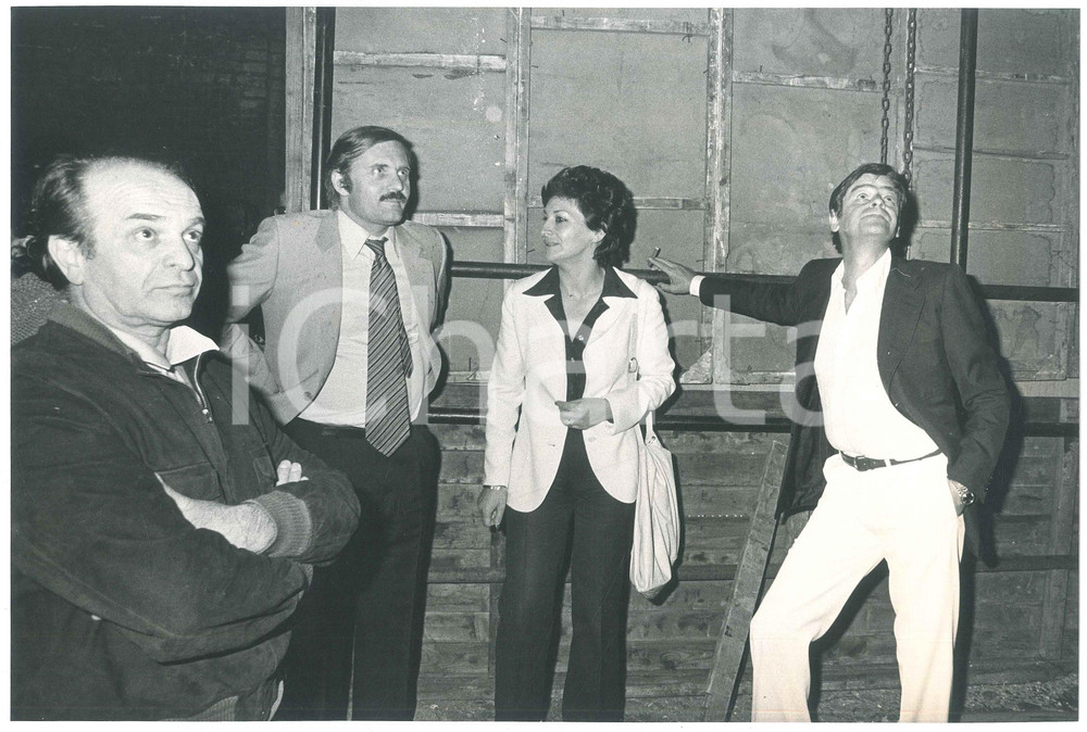 Fotografia d epoca originale 1978 ITALIA  MUSICA Sergio ENDRIGO nel backstage  Foto 30x20 cm 1