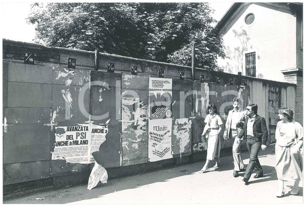 Fotografia d epoca originale 1978 MILANO Propaganda elettorale  Avanzata del PSI  PCI vota no  Foto 30x20 1