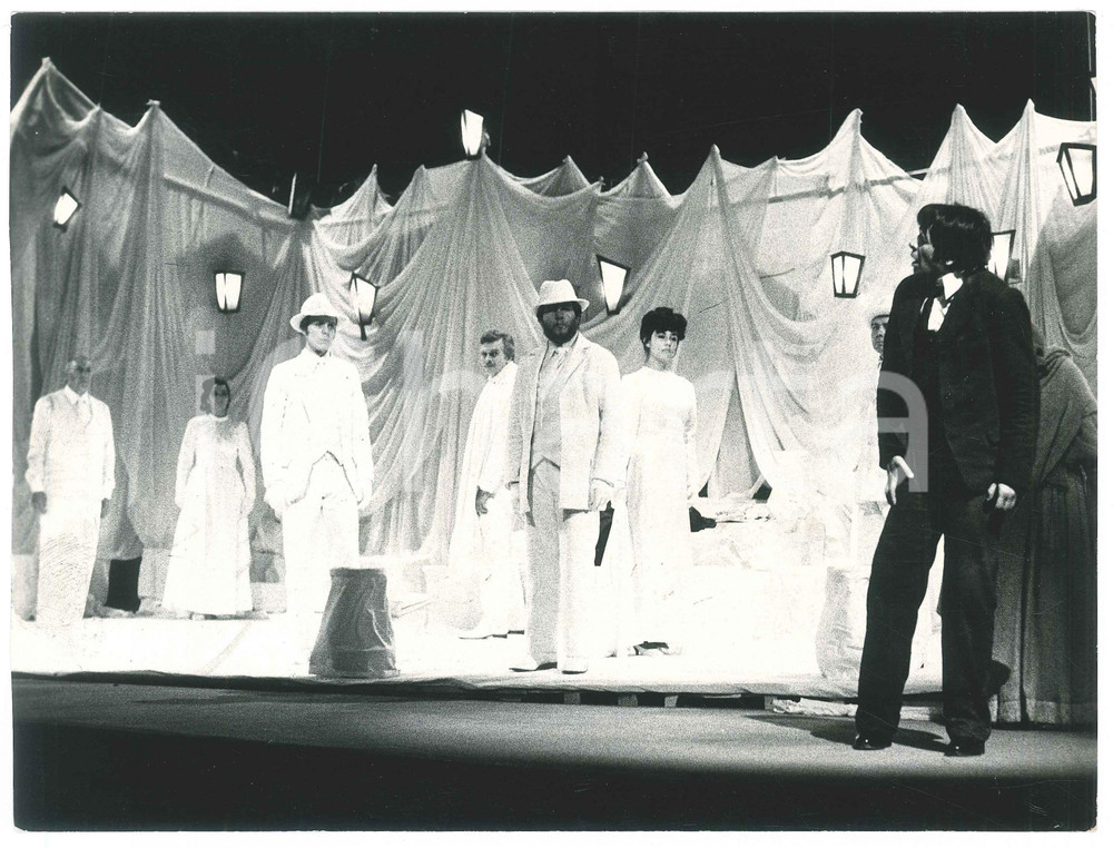Fotografia d epoca originale 1977 TRIESTE TEATRO L idealista  Corrado PANI  Foto di scena 24x18 cm 1