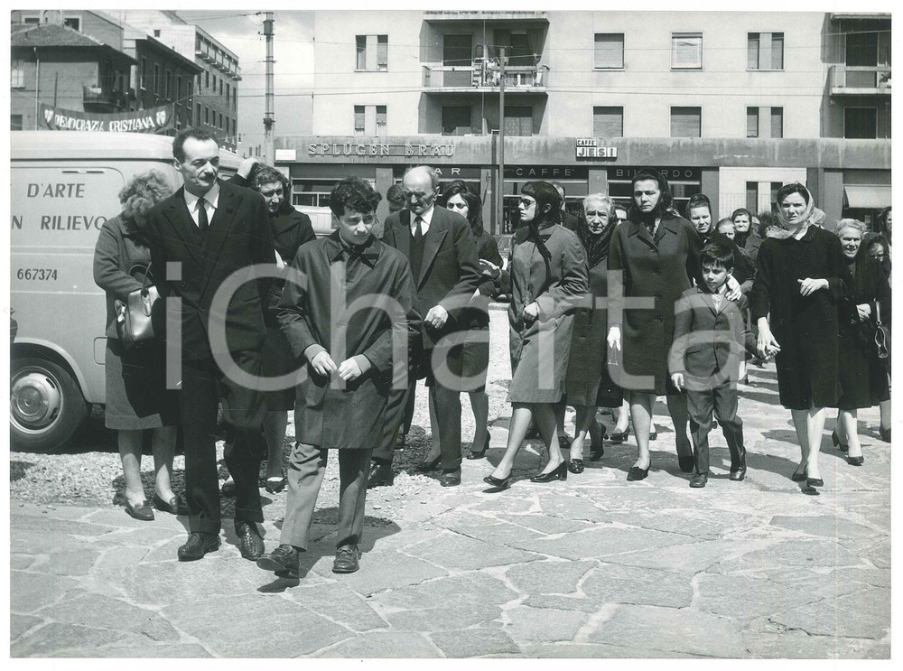 Fotografia d epoca originale 1960 ca COSTUME MILANO Viale Espinasse ang. via Pantelleria  Funerali Foto 1 1