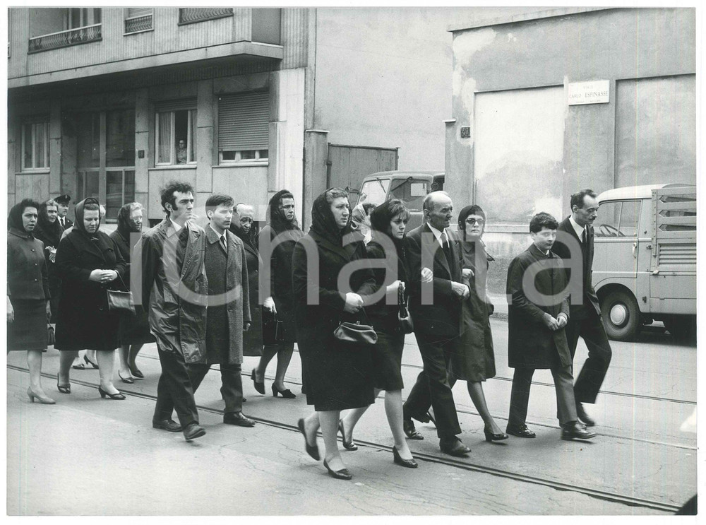 Fotografia d epoca originale 1960 ca COSTUME MILANO Viale Espinasse  Funerali  Foto 24x18 cm 3 1