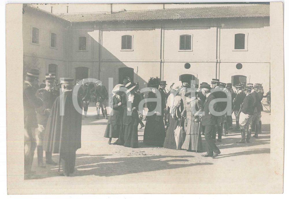 Fotografia d epoca originale 1910 ca COSTUME ITALIA Evento con militari e nobildonne Foto anonima 18x13 cm 1