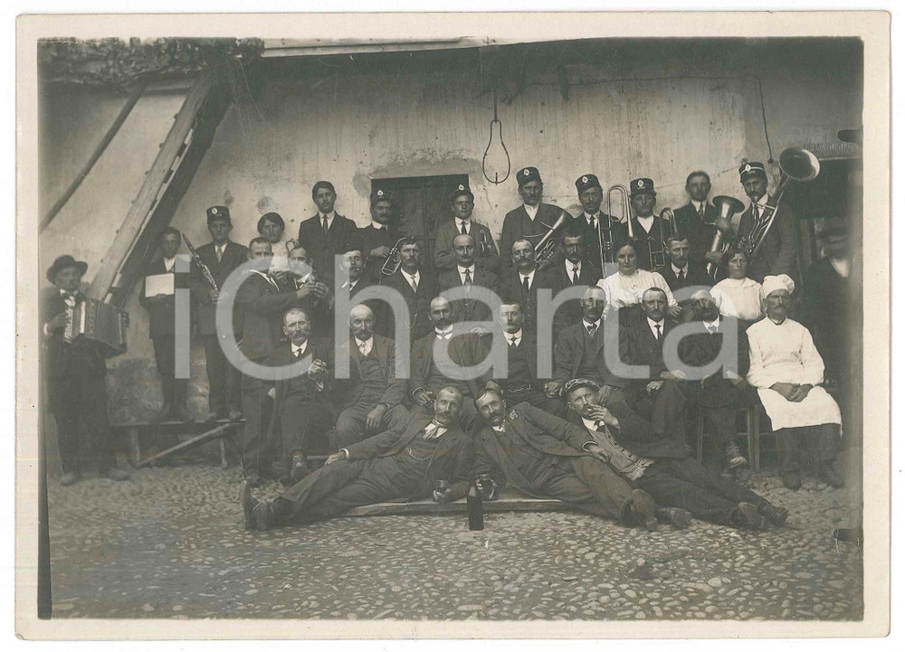 Fotografia d epoca originale 1930 ca COSTUME ITALIA Gruppo con banda musicale  Foto 18x13 cm 1
