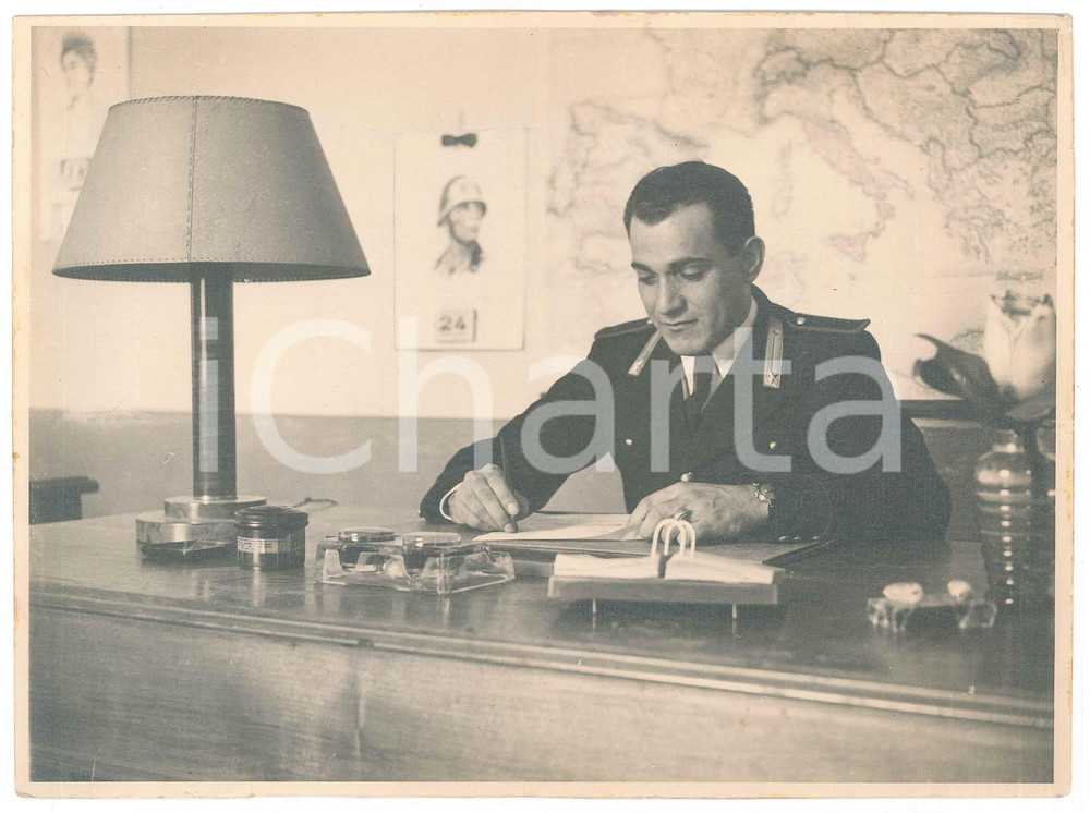 Fotografia d epoca originale 1940 ca ITALIA Ufficiale alla sua scrivania  Fotografia 24x18 cm 1