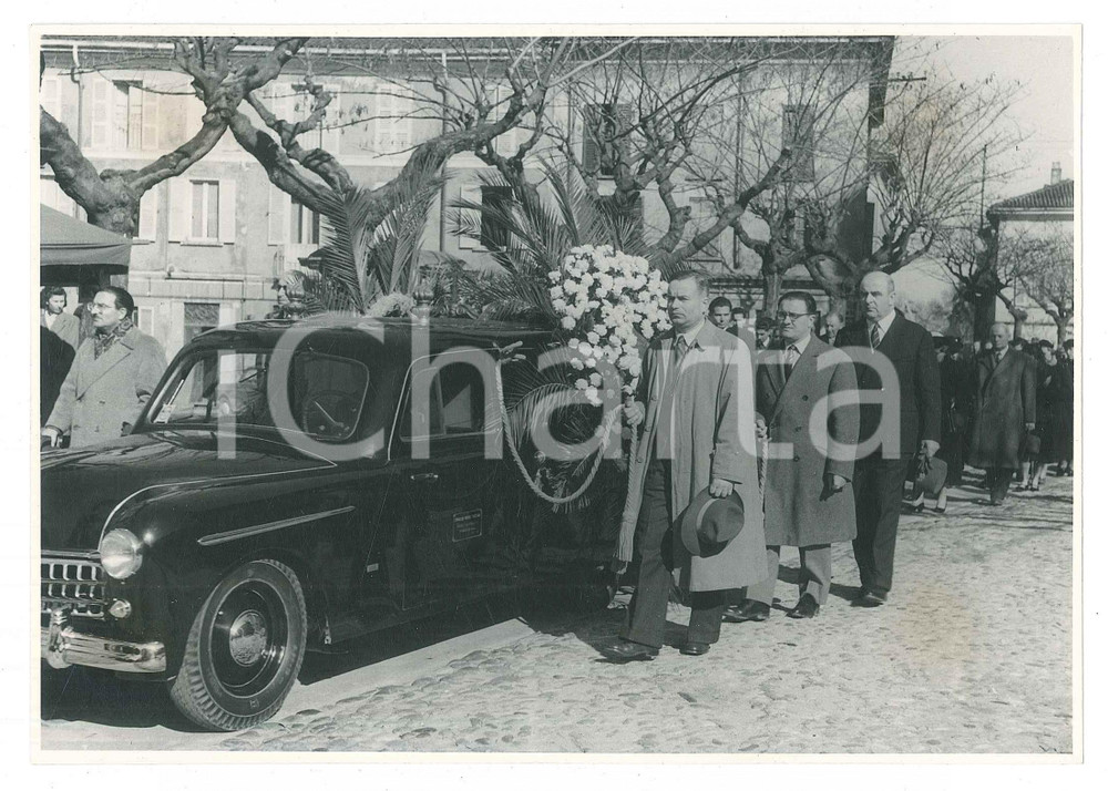 Fotografia d epoca originale 1950 ca STRADELLA PV Piazza Vittorio Veneto  Corteo funebre 2 Foto 18x13 cm 1