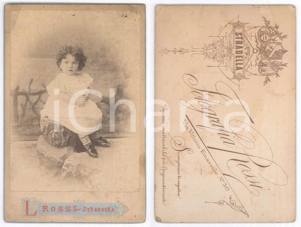 Fotografia d epoca originale 1890 ca STRADELLA Bambina su una roccia  Ritratto  Foto L. ROSSI 11x16 cm 1