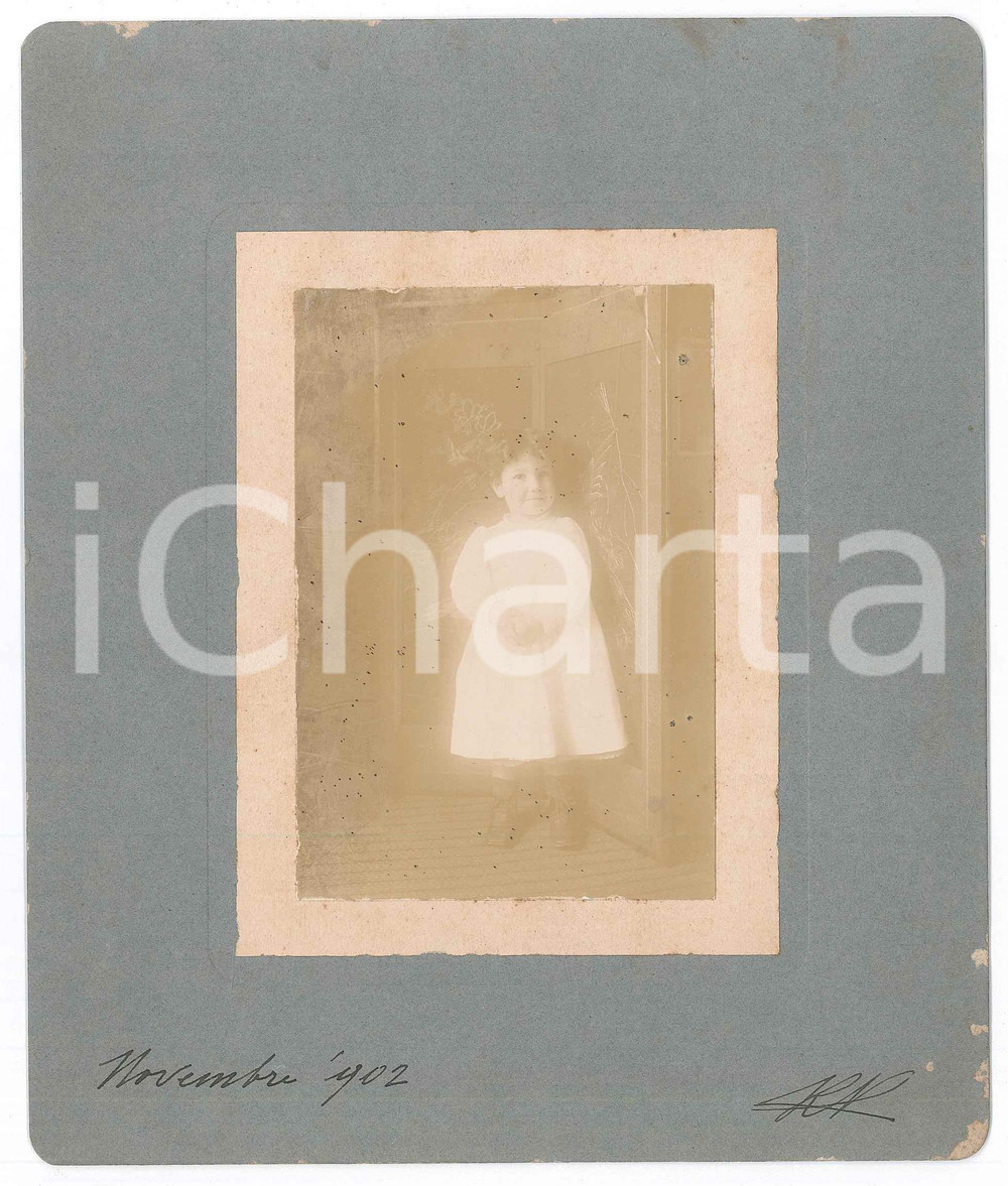 Fotografia d epoca originale Novembre 1902 ITALIA Bambina in abito bianco  Ritratto  Foto anonima 16x19 cm 1