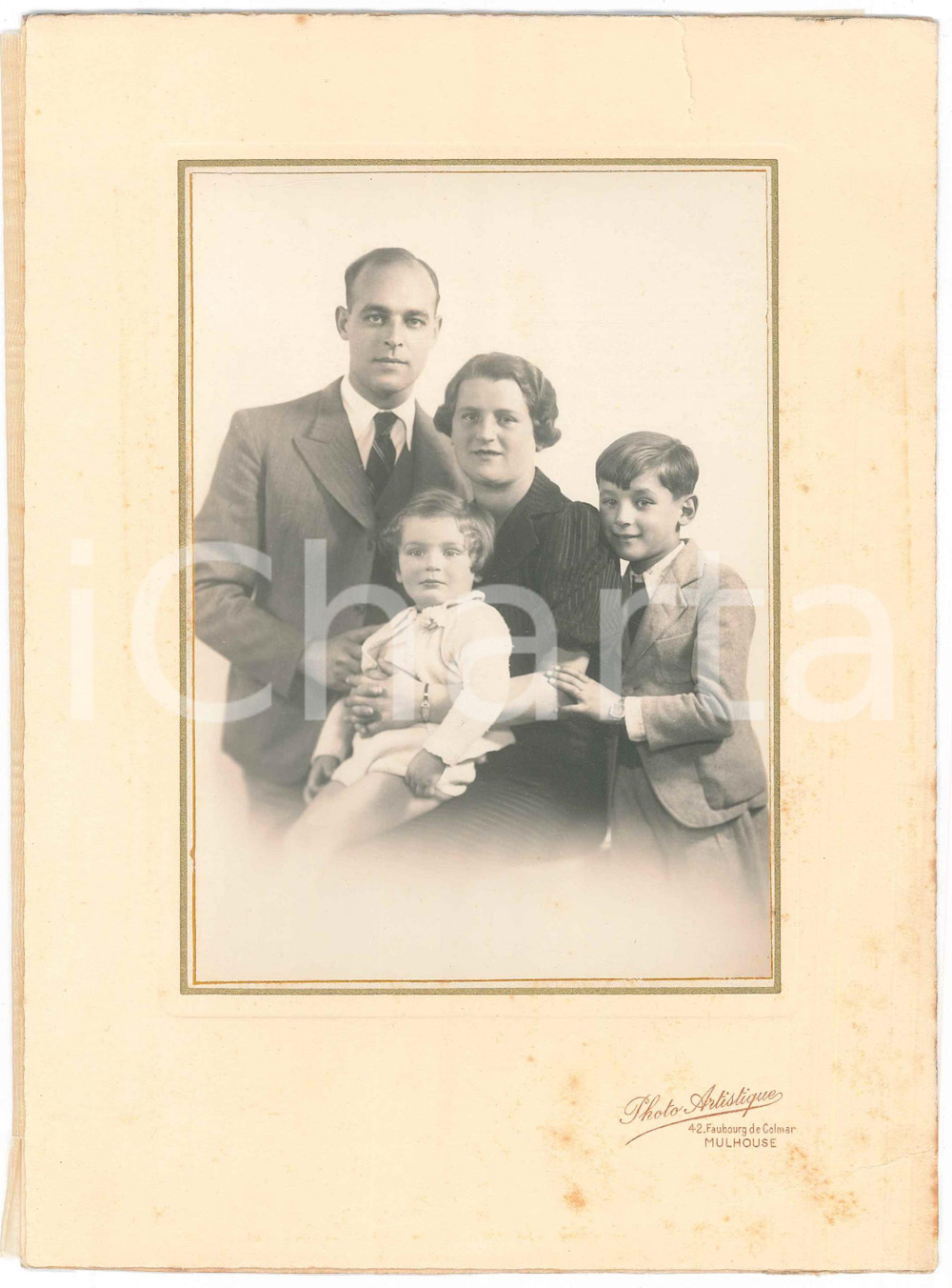 Fotografia d epoca originale 1940 ca MULHOUSE Ritratto di famiglia con i due figli Photo Artistique 17x24 cm 1