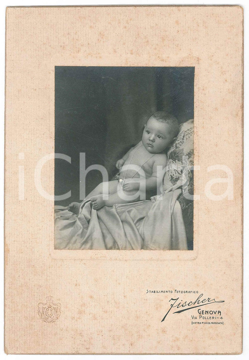 Fotografia d epoca originale 1910 ca GENOVA Ritratto di neonato su cuscino  Foto FISCHER 13x19 cm 1