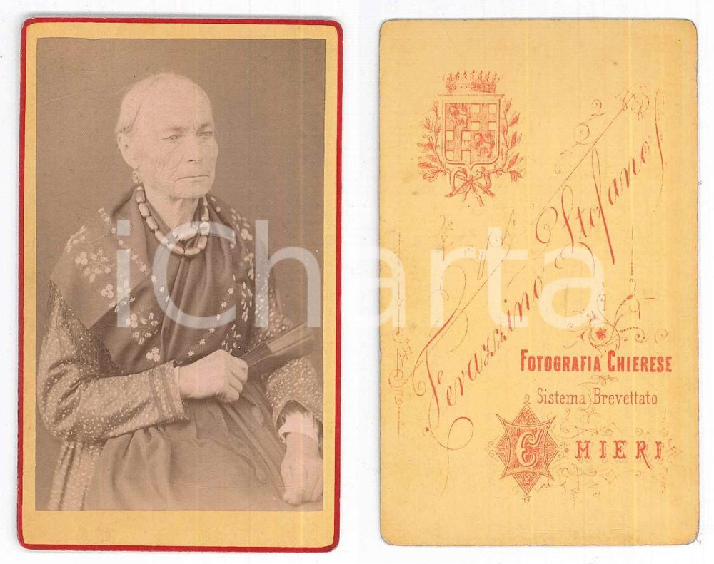 Fotografia d epoca originale 1880 ca CHIERI Anziana donna con scialle a fiori e ventaglio Foto FERAZZINO 1