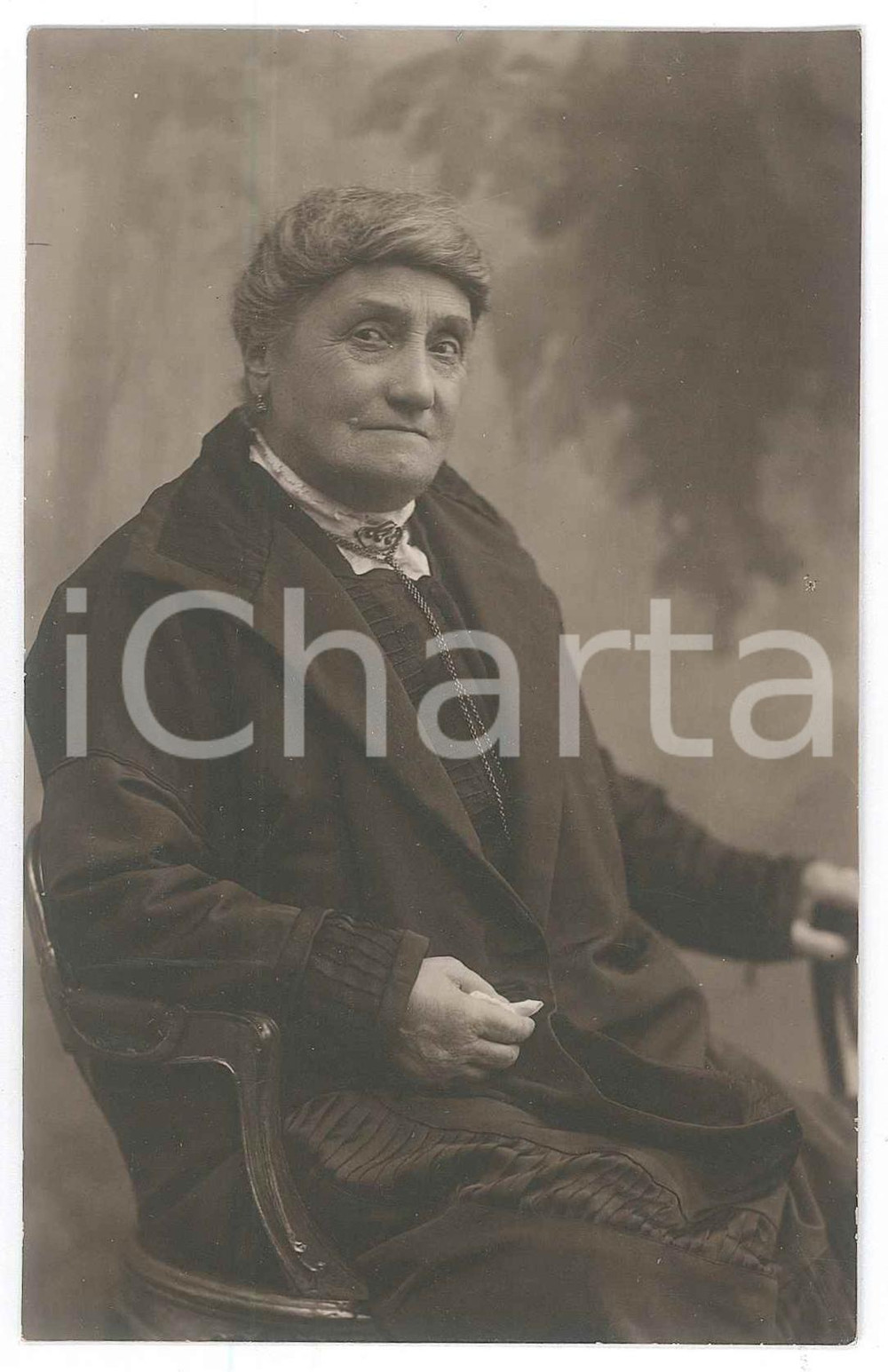 Fotografia d epoca originale 1930 ca MILANO Ritratto di anziana donna  Fotocartolina MARCHISIO 1