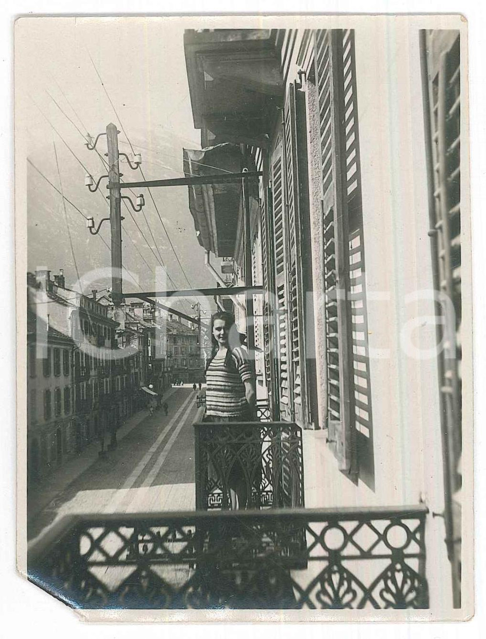 Fotografia d epoca originale 1929 DOMODOSSOLA Teresa CELLES al balcone  Ritratto Foto 8x11 cm 1