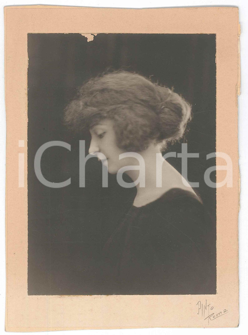 Fotografia d epoca originale 1910 ca ROMA Ritratto femminile  Donna di profilo  Foto PINTO 12x17 cm 1