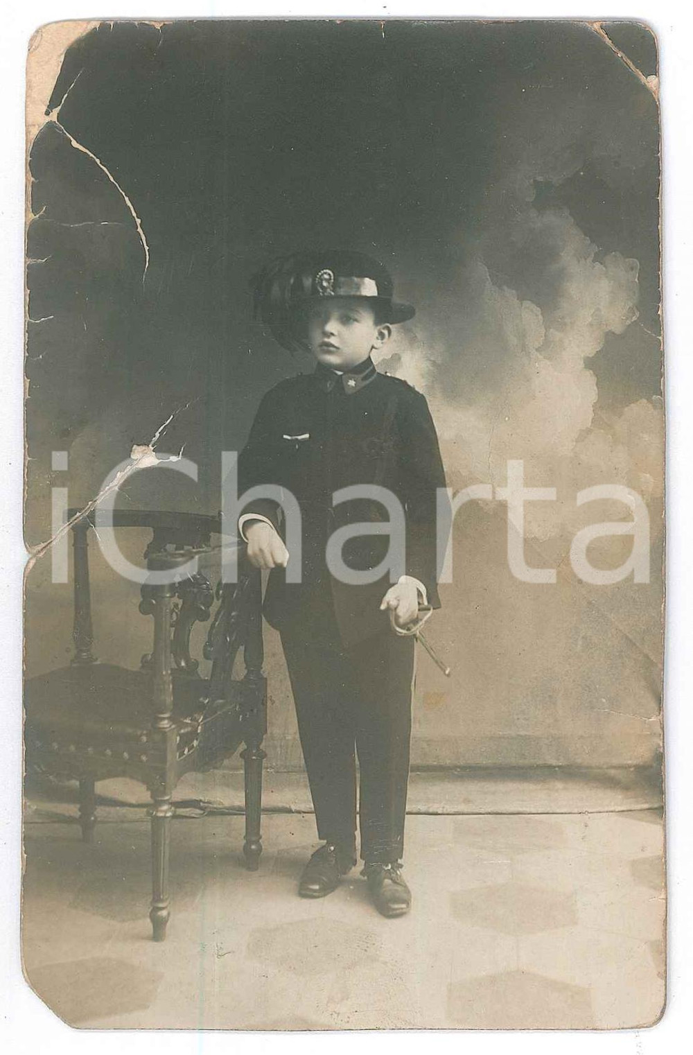 Fotografia d epoca originale 1920 ca MILANO Bambino in divisa da bersagliere   Foto E. DINA DANNEGGIATA 1