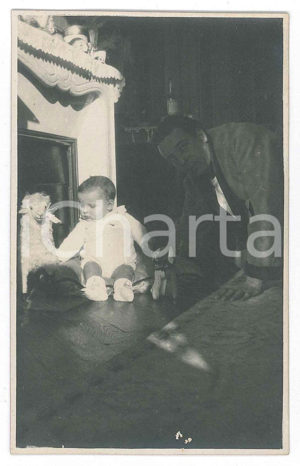 Fotografia d epoca originale 1925 ca COSTUME ITALIA Bambino tra i suoi giocattoli Foto anonima 9x14 cm 1