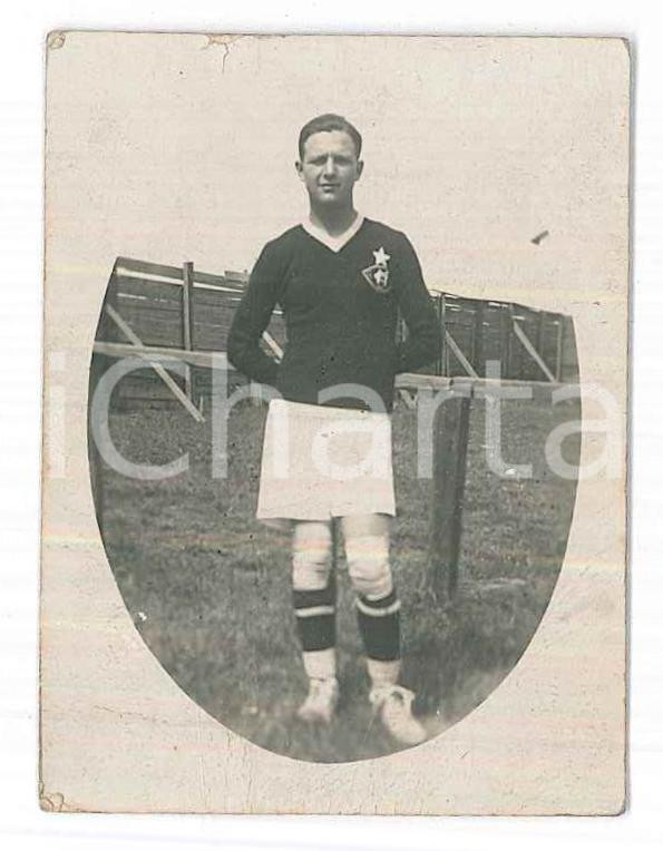 Fotografia d epoca originale 1920 ca CALCIO ITALIA Ritratto di giovane atleta  Foto anonima 4x6 cm 1