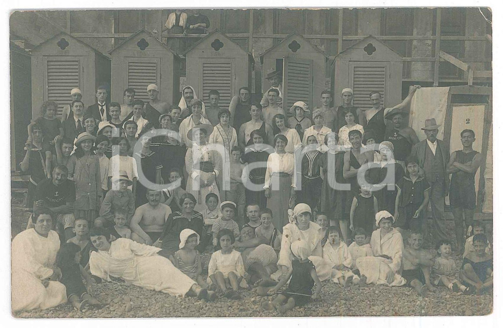 Fotografia d epoca originale 1920 ca GENOVA  Bagni CAVA  Gruppo di villeggianti Foto cartolina 14x9 cm 1