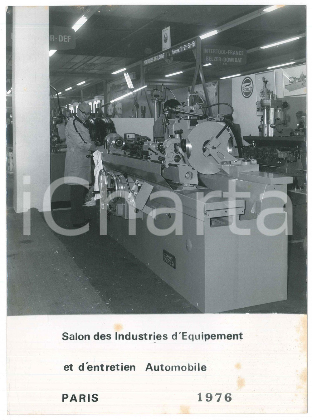 Fotografia d epoca originale 1976 PARIS Salon Industries d Equipement et entretien Automobile  BERCO Photo 1