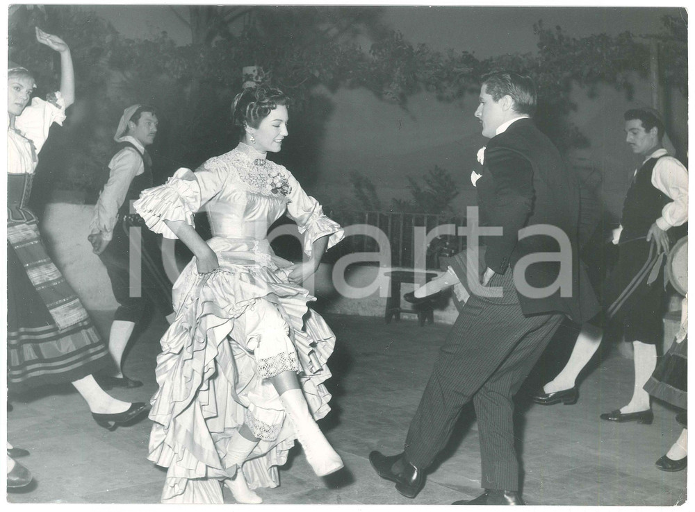 Fotografia d epoca originale 1950 ca ROMA Festa in costumi tipici  Balli folcloristici  Foto 24x18 cm 1