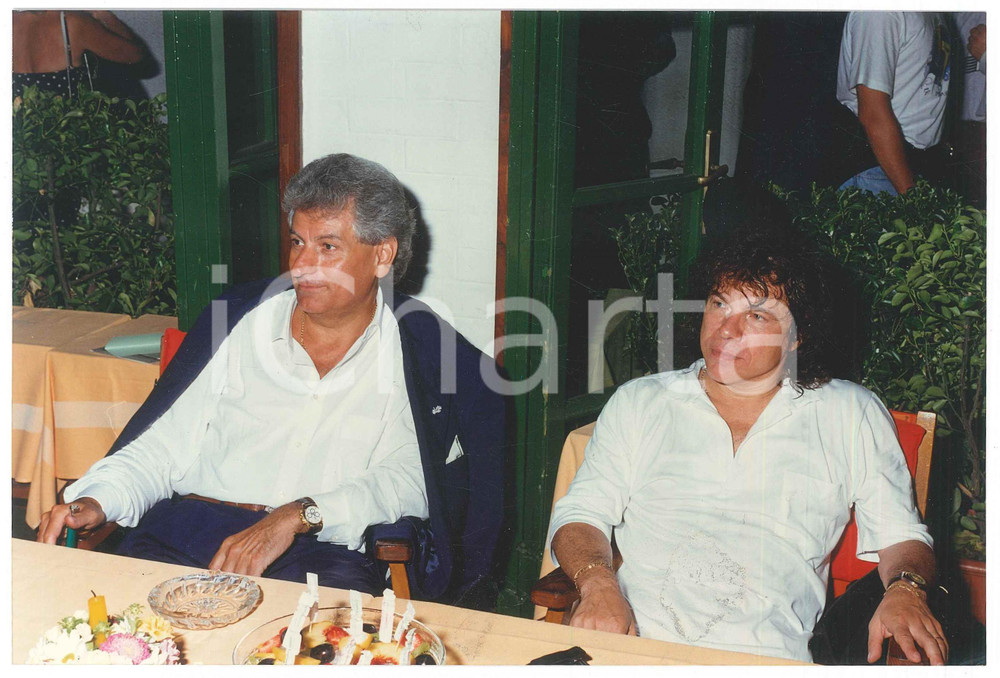 Fotografia d epoca originale 1997 MUSICA Riccardo COCCIANTE al ristorante  Foto 22x15 cm 1