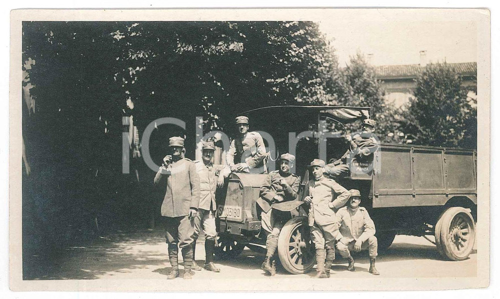 Fotografia d epoca originale 1915 ca WW1  MONZA Soldati in posa con camionetta  Foto 14x8 cm 1