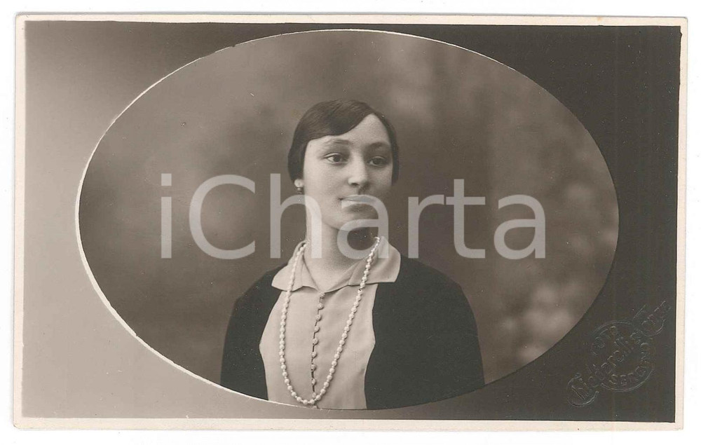 Fotografia d epoca originale 1925 ca SEREGNO Ragazza con collana di perle  Foto CHIODARELLI E CONCA 13x8 cm 1