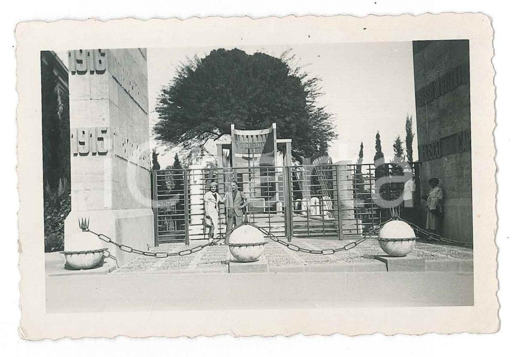 Fotografia d epoca originale 1937 CAGLIARI Visita al Monumento ai Caduti WW1 Foto 9x6 cm 1