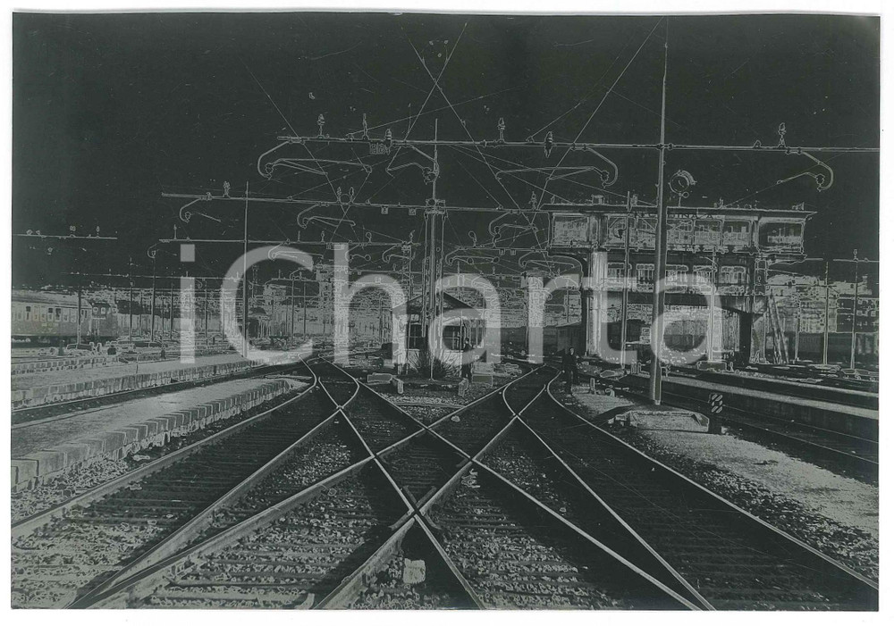 Fotografia d epoca originale 1975 ca MILANO Stazione Centrale in negativo  Foto ARTISTICA 17x12 cm 1
