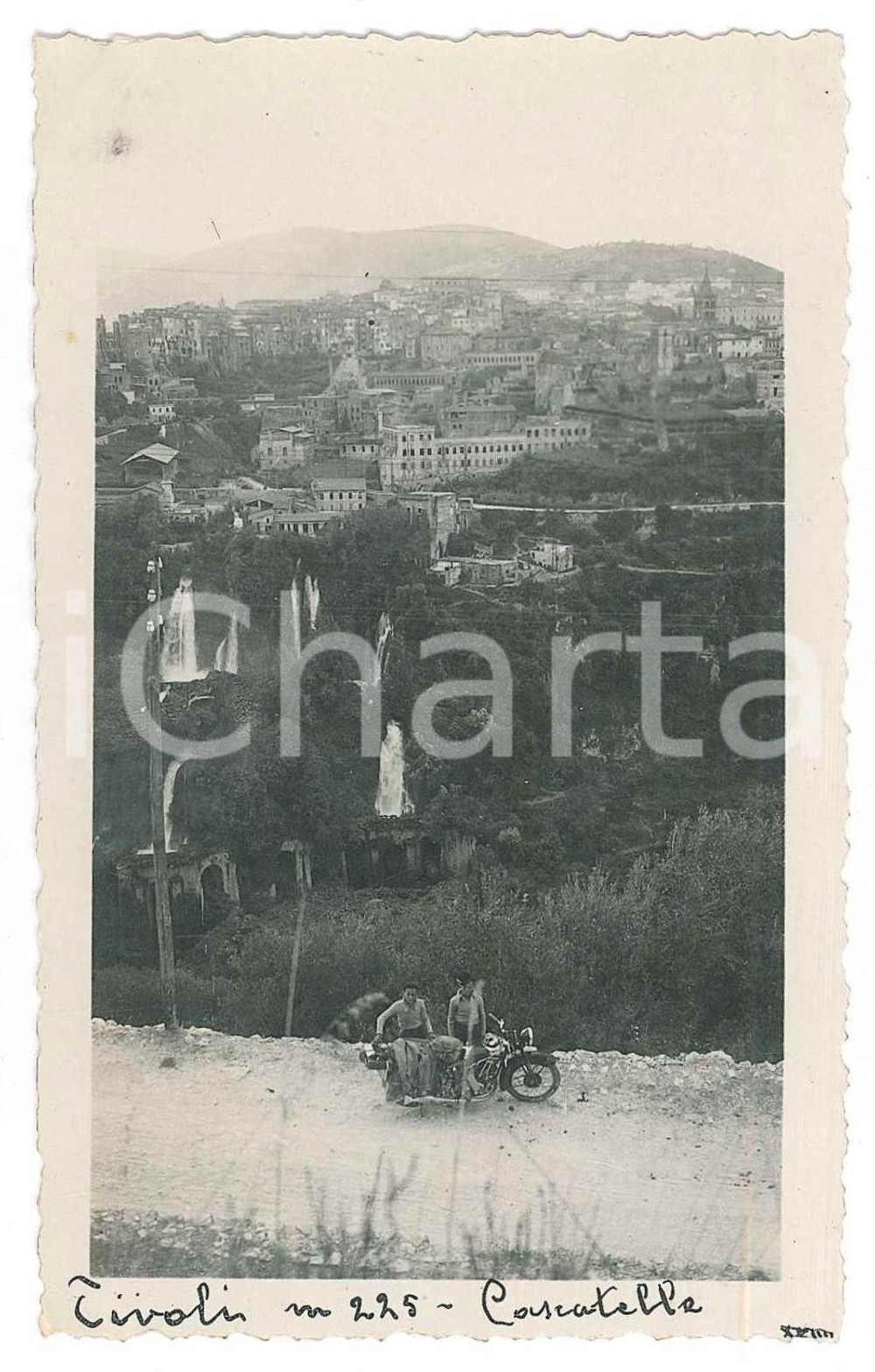 Fotografia d epoca originale 1935 ca CASCATA DI TIVOLI Gita in moto NEW IMPERIAL Foto 7x11 cm 1