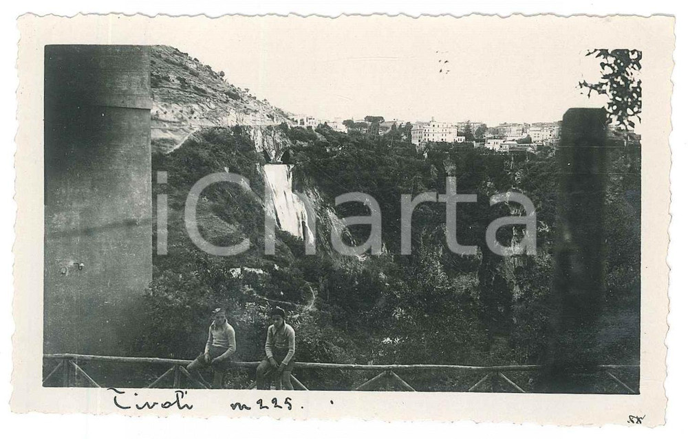 Fotografia d epoca originale 1935 ca CASCATA DI TIVOLI Bambini in gita  Foto 11x7 cm 1