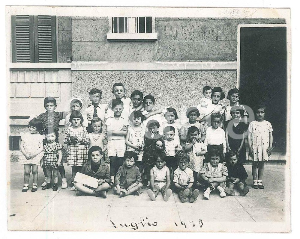 Fotografia d epoca originale 1935 ITALIA Bambini per strada  Foto di gruppo ANONIMA 11x8 cm 1
