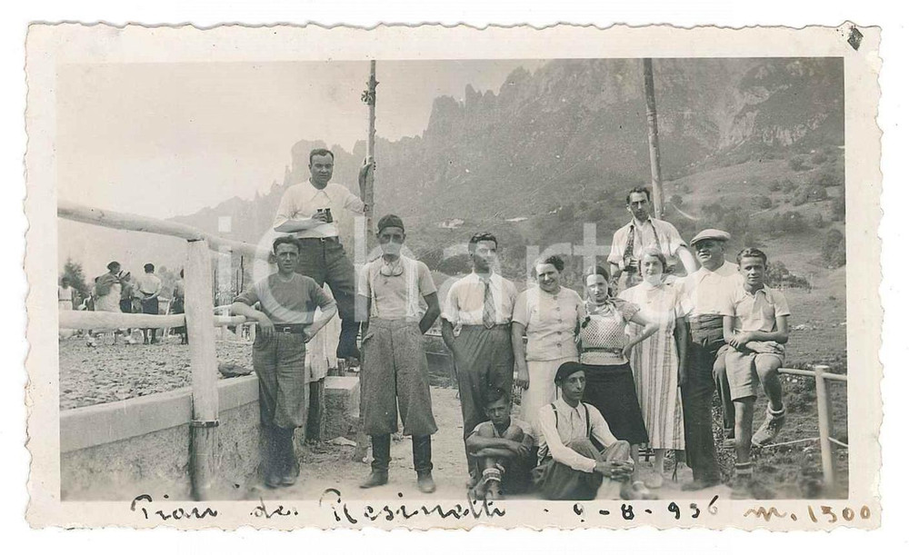 Fotografia d epoca originale 1936 PIANI DEI RESINELLI Famiglie in gita  Foto di gruppo 11x6 cm 1