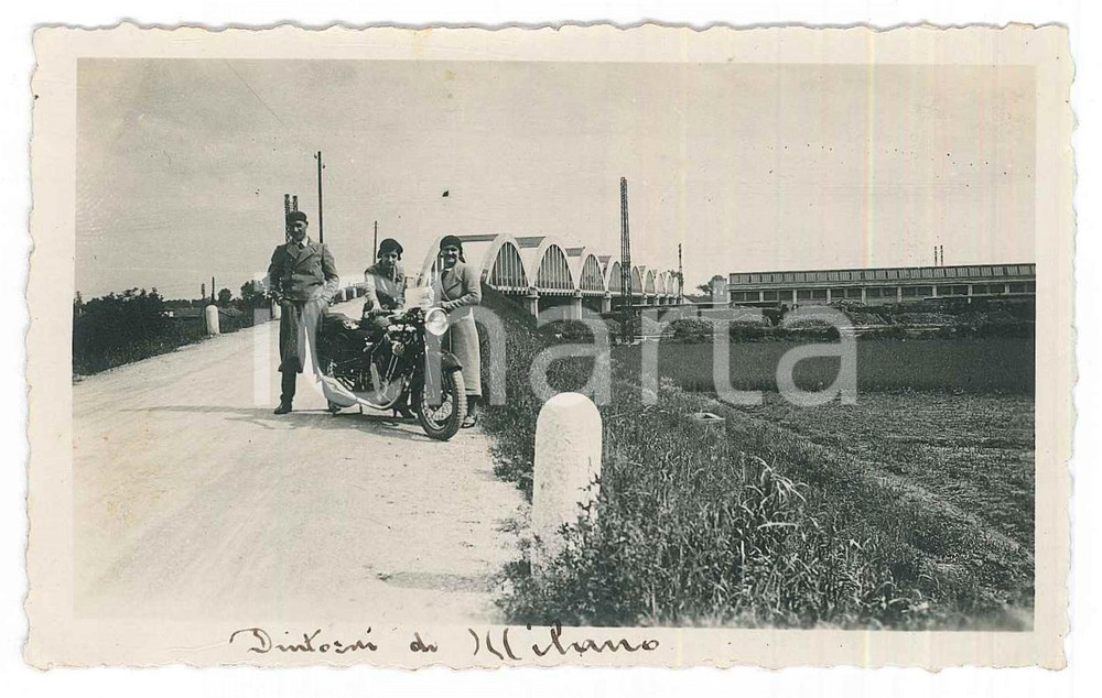Fotografia d epoca originale 1935 ca DINTORNI DI MILANO Gita in moto  Foto 11x7 cm 1