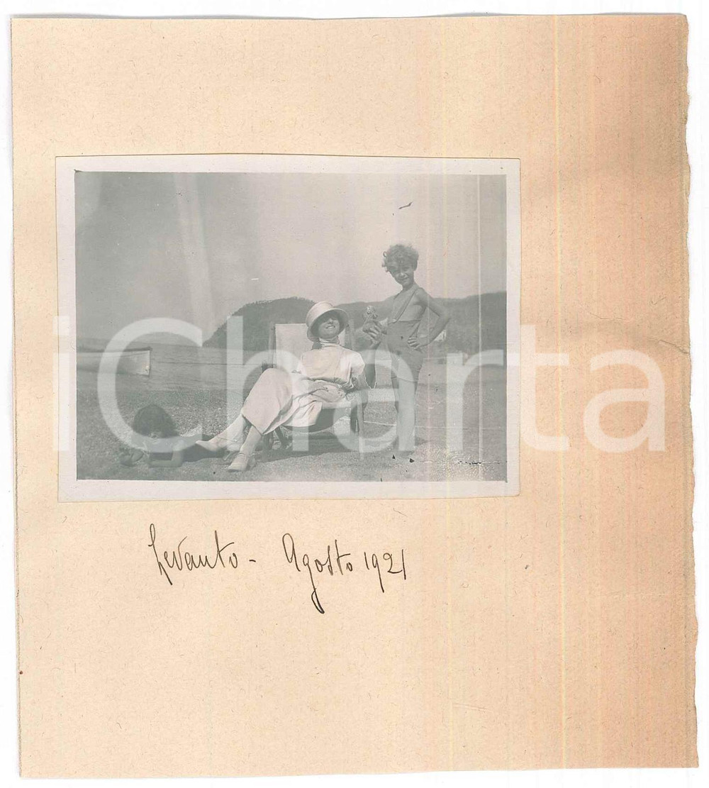 Fotografia d epoca originale 1921 LEVANTO SP Madre e figli in spiaggia  Foto 10x13 cm 1