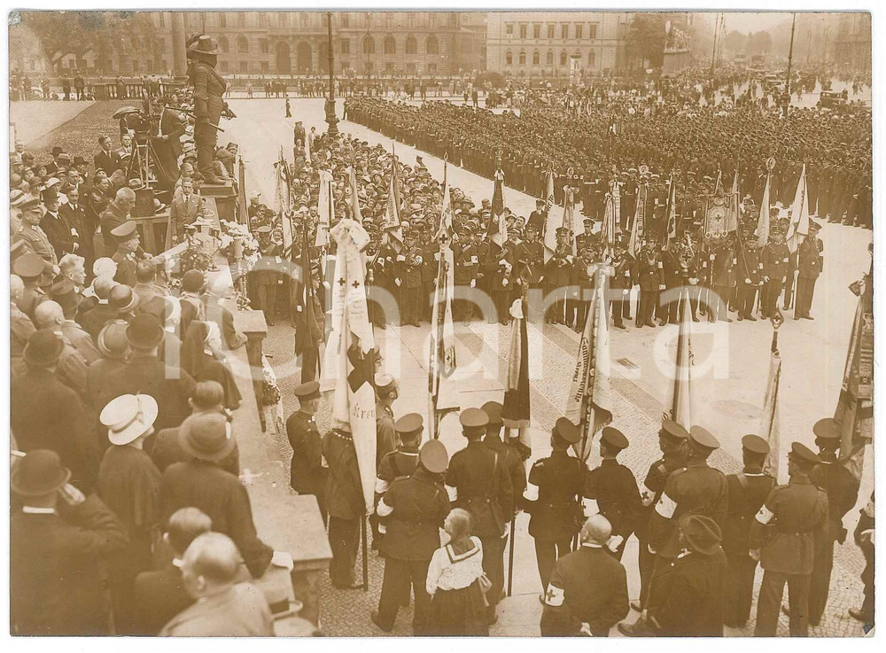 Fotografia d epoca originale 1933 BERLIN Wilhelm FRICK spricht im Lustgarten am Rotkreuztag Photo 16x12 cm 1