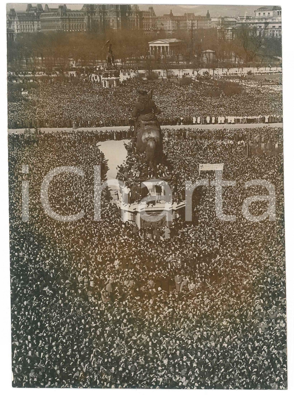Fotografia d epoca originale 1938 WIEN Heldenplatz  Folla alla proclamazione di Adolf HITLER  Foto 13x18 cm 1