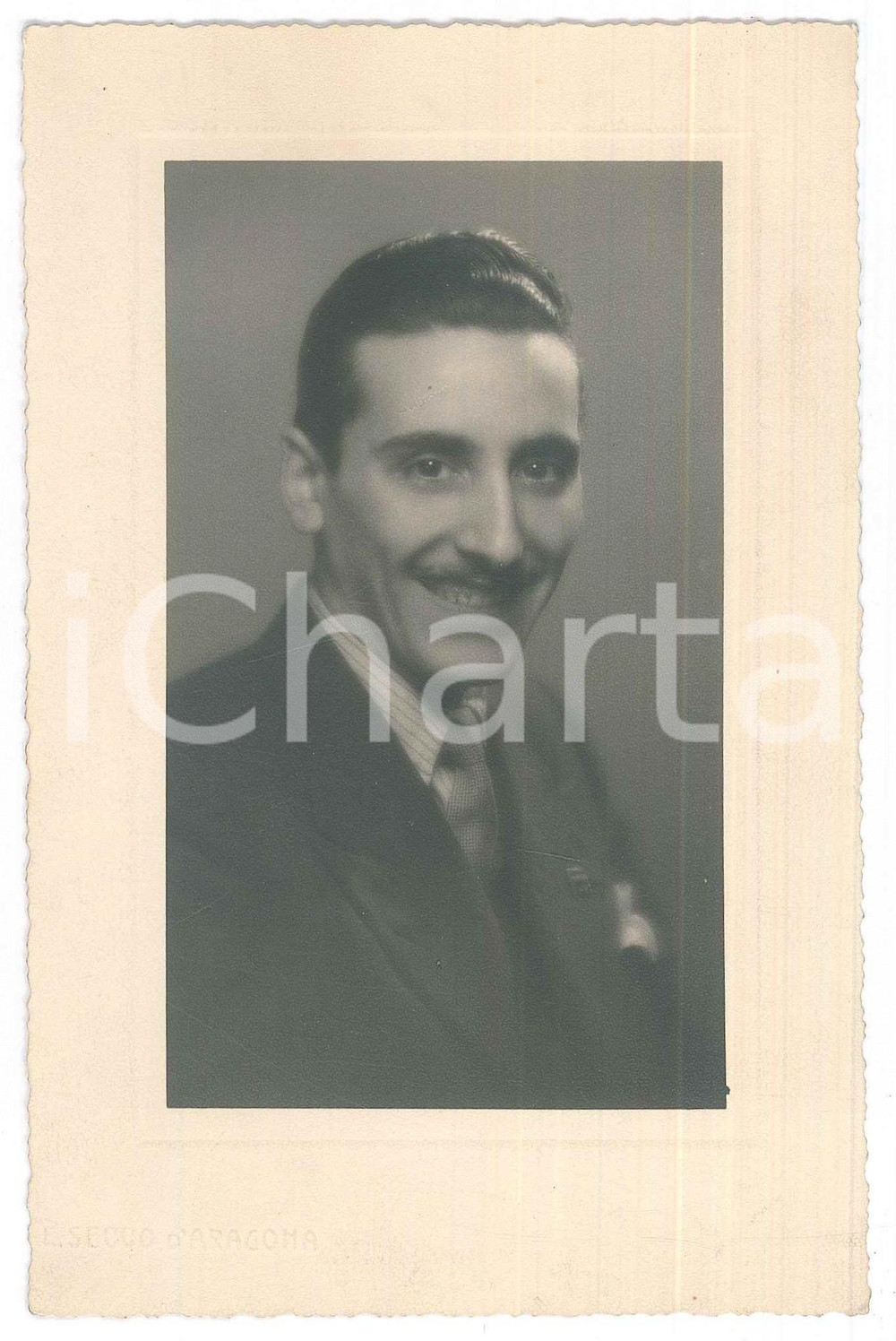 1942 MILANO Mario ANGIOLINI - JOLLY CLUB Foto E. SECCO D'ARAGONA 10x16 cm Fotografia d'epoca.  CONDIZIONI:FAIR/discreto Lievi brunitureFORMATO: 10x16 cm originale e autentica 1