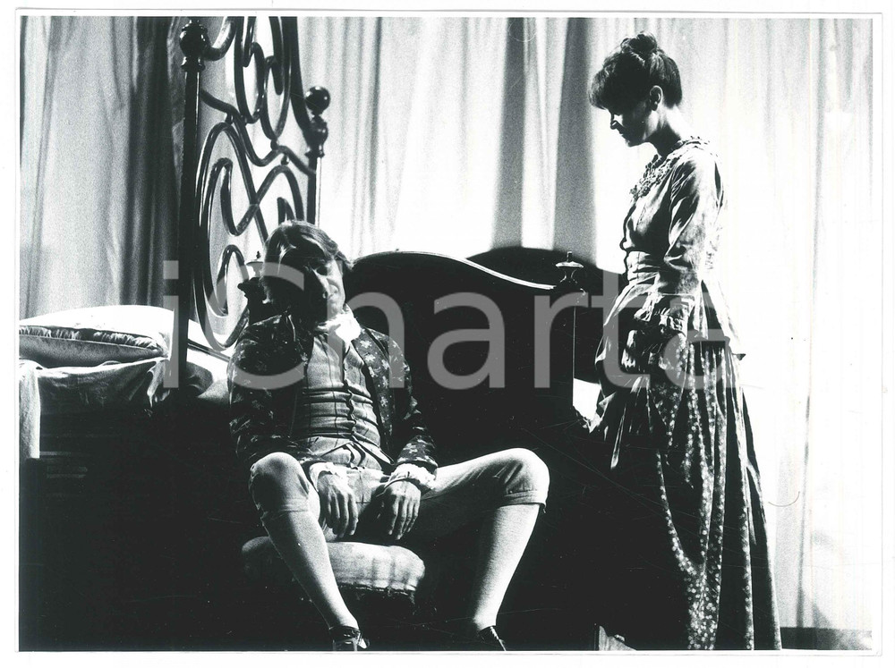 Fotografia d epoca originale 1986 TEATRO  LA SERVA AMOROSA Luciano VIRGILIO Annamaria GUARNIERI Foto 24x17 1