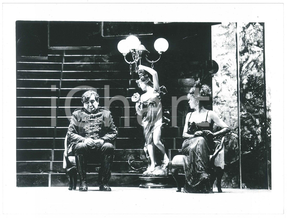 Fotografia d epoca originale 1991 TEATRO LulÃ¹  MILVA in scena  Regia di Mario MISSIROLI Foto 24x18 cm 1