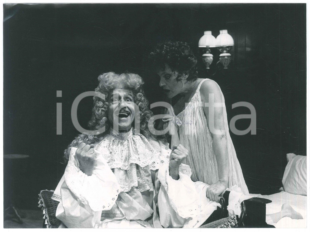 Fotografia d epoca originale 1989 TEATRO Stasera Feydeau  Giulio BOSETTI Marina BONFIGLI Foto 24x17 cm 1