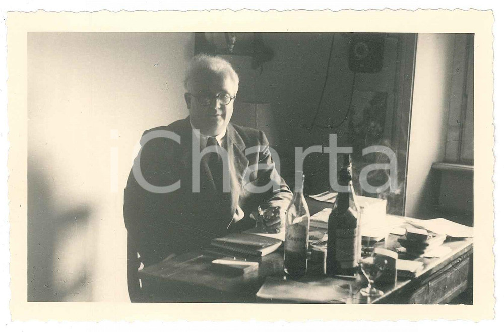 Fotografia d epoca originale 1940 ca MILANO Francesco FLORA  Ritratto alla scrivania  Foto 14x9 cm 1